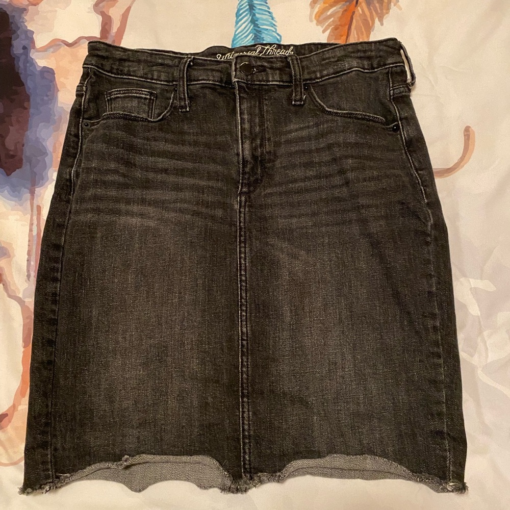 Black Universal Thread Skirt